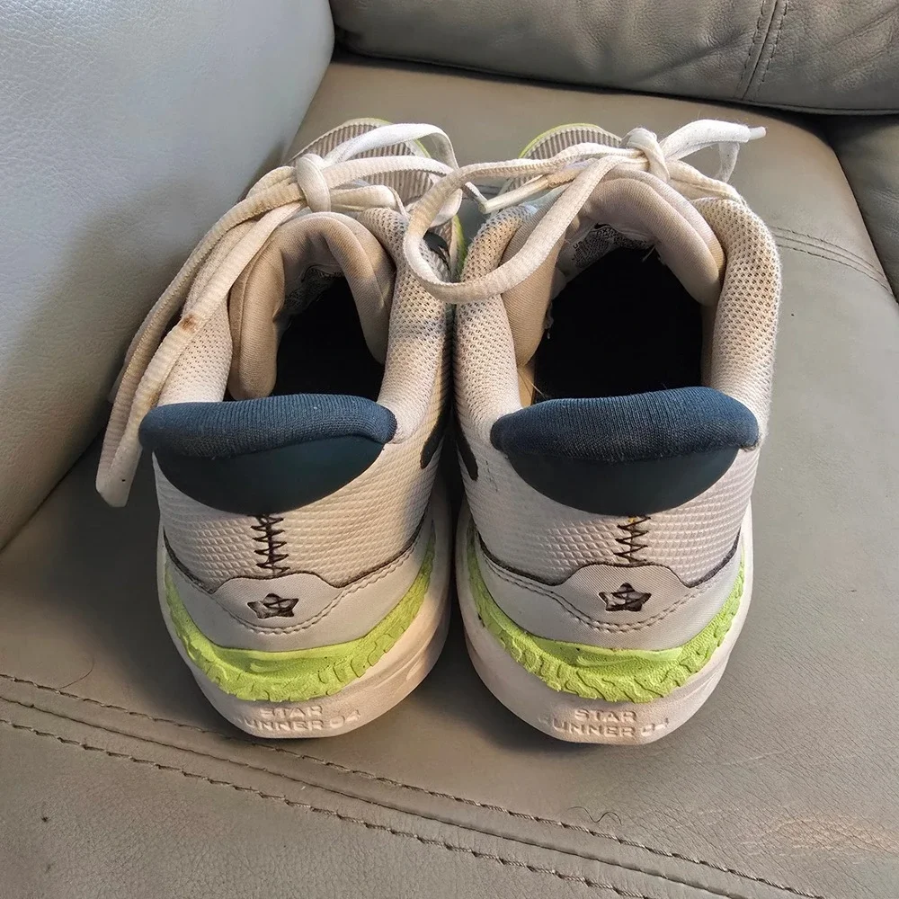 Nike Star Runner‎ 4 Big Kids Running Shoes Light Bone Volt DX7615-003 Size 5Y